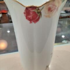 ★【ナルミ】花瓶  フラワーベース  ボーンチャイナ  薔薇🌹  北九州店舗店頭販売のみの画像