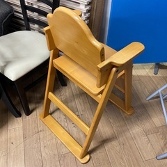 アンパンマン 木製 ハイチェア ベルトなし 中古の画像
