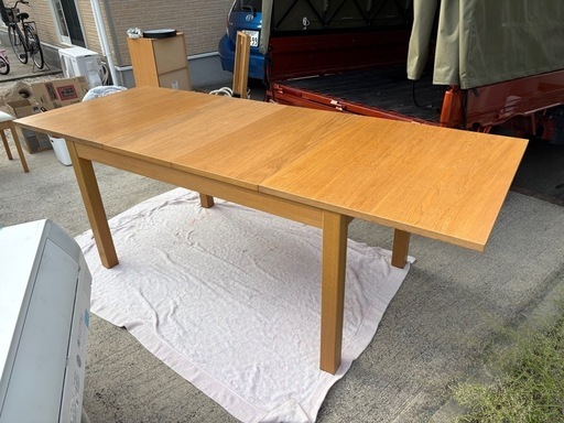 GY0902 IKEA イケア　伸長式ダイニングテーブル　BJURSTA