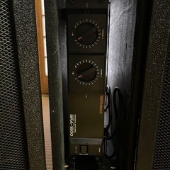 スピーカーとパワーアンプの画像