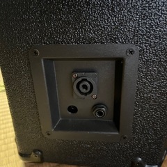 スピーカーとパワーアンプの画像