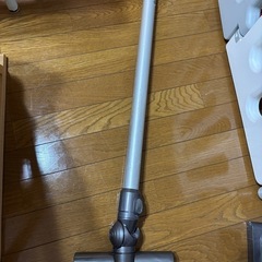 【価格相談可】Dyson V6 掃除機（中古） の画像