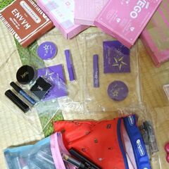 【成約済】コスメグッズ(リップ，アイシャドウ、ネイルなど)の画像
