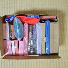 【成約済】コスメグッズ(リップ，アイシャドウ、ネイルなど)の画像