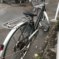 リサイクルショップどりーむ鹿大前店　No.390　自転車　ママチャリ　ブラック　27インチ　ＬＥＤオ－トライト付き　ギヤ変速出来ません。　の画像