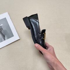 TOD’S ブリティッシュスタイル レトロなレザーシューズの画像