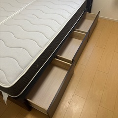 クィーンサイズベッドの画像