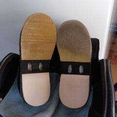 ボウリングのボウルとシューズとバックの画像