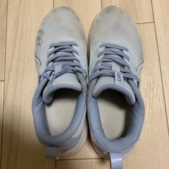 23.5cm アシックス　スニーカーの画像
