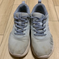 23.5cm アシックス　スニーカーの画像