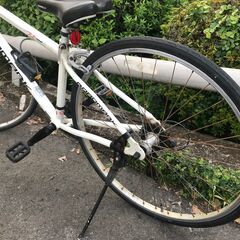 リサイクルショップどりーむ鹿大前店　No.391　自転車　クロスバイク　ホワイト　ライト、鍵なし　変速△　2～7OK♪の画像