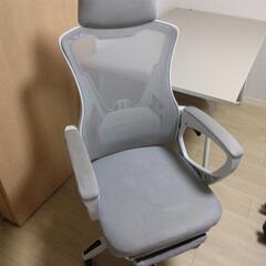 デスクとチェアの画像