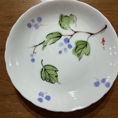 可愛い小皿💗 竹久夢 ニ美術館監修 さくら🌸 ぶどう🍇 組小皿 2枚セット 絵皿 プレート レトロ 小鉢 白 緑 紫 ピンクの画像