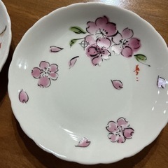 可愛い小皿💗 竹久夢 ニ美術館監修 さくら🌸 ぶどう🍇 組小皿 2枚セット 絵皿 プレート レトロ 小鉢 白 緑 紫 ピンクの画像