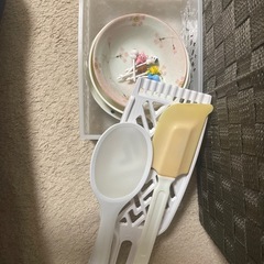 収納かご2個 お皿 キッチングッズの画像