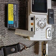 レトロコンパクトデジタルカメラです！美品！動作確認済です。の画像