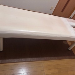 施術、マッサージ用ベッドの画像