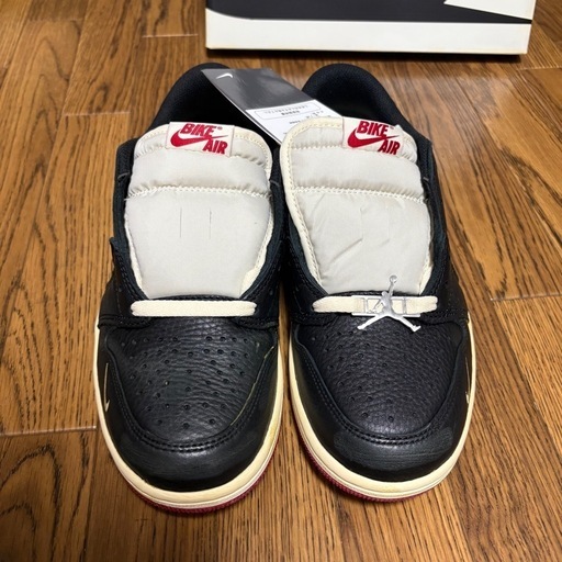 カスタム
Nigel Sylvester × Air Jordan 1 Retro Low