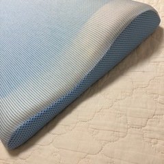 ニトリ　低反発まくら　ジェルタッチ　低めの画像