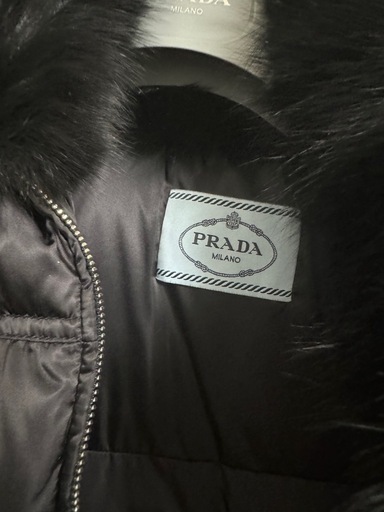 PRADA ダウン　12月中取引なければ処分します