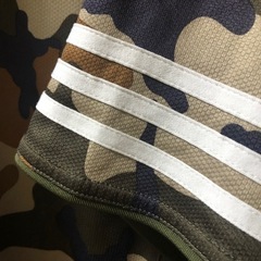 adidas【迷彩シャツ】の画像