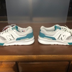 new balance ニューバランス女性用24.5㎝新品未使用
の画像