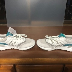 new balance ニューバランス女性用24.5㎝新品未使用
の画像