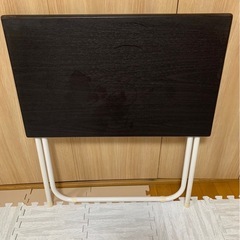 折りたたみテーブルの画像