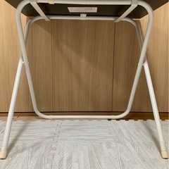 折りたたみテーブルの画像
