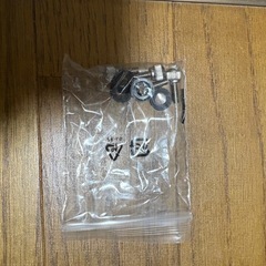 モニターアーム　Amazonベーシックの画像