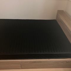 ダブルベッドの画像
