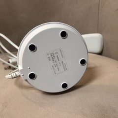 ほぼ未使用 ニトリ 卓上デスクライト 白 スマホスタンドの画像