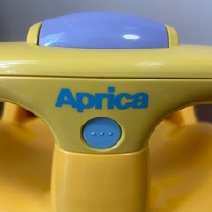 Aprica(アップリカ) バスチェアー 新生児から はじめてのお風呂から使えるバスチェア イエローの画像
