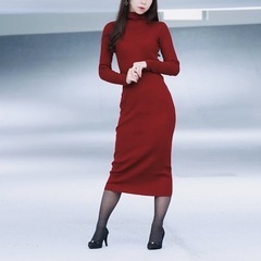 赤ニットワンピースの画像