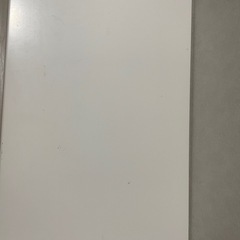 アンティーク調な白机
の画像