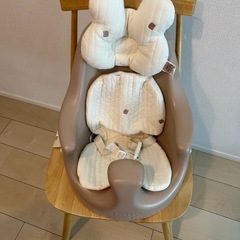 Jellymom ムーナチェア　赤ちゃん用椅子の画像