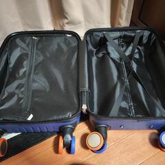 スーツケース 35L 機内持込み可 フロントポケット付き 8輪マルチキャスター ブレーキ付き エンボス加工 キャリーケースの画像
