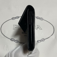 新品同様！！プラダ　PRADA 財布　三つ折り　折り財布　サフィアーノ　三角ロゴの画像