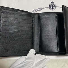 新品同様！！プラダ　PRADA 財布　三つ折り　折り財布　サフィアーノ　三角ロゴの画像