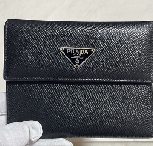 新品同様！！プラダ　PRADA 財布　三つ折り　折り財布　サフィアーノ　三角ロゴ