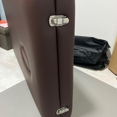 【新品】持ち運び式エステベッドの画像