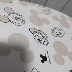 丸テーブルの画像