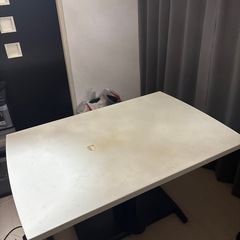ダイニングテーブルの画像
