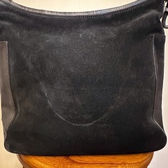 GUCCI ショルダーバッグ スウェード 黒の画像