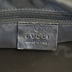 GUCCI ショルダーバッグ スウェード 黒の画像