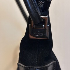 GUCCI ショルダーバッグ スウェード 黒の画像