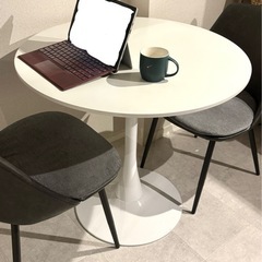 丸テーブル　カフェテーブル
の画像