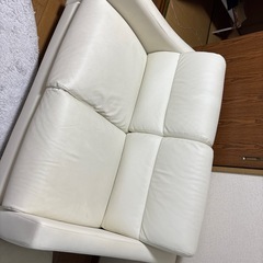 白いソファの画像