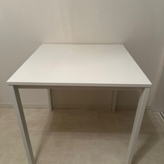 ほぼ新品 IKEA  ヴィーハルス VIHALS ダイニングテーブル ホワイト 机 正方形の画像