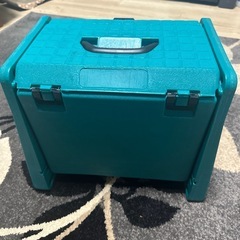 椅子や踏台になる工具ケースですの画像